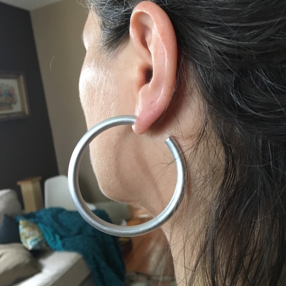 Pair of 90s matte silver hoops vintage VGUC very light vintage - Picture 6 of 16